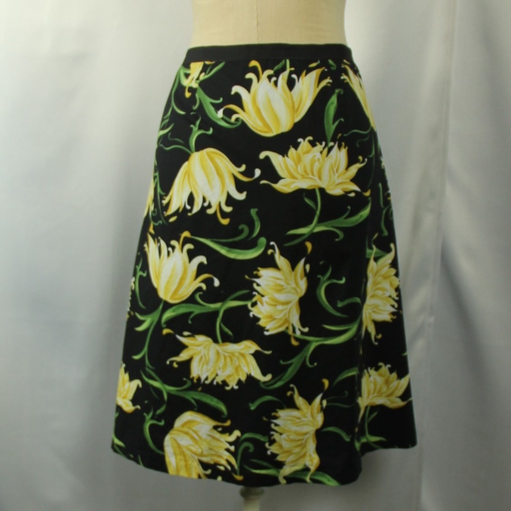 Xtraordinary Floral Patterned Skirt - Picture 3 of 6